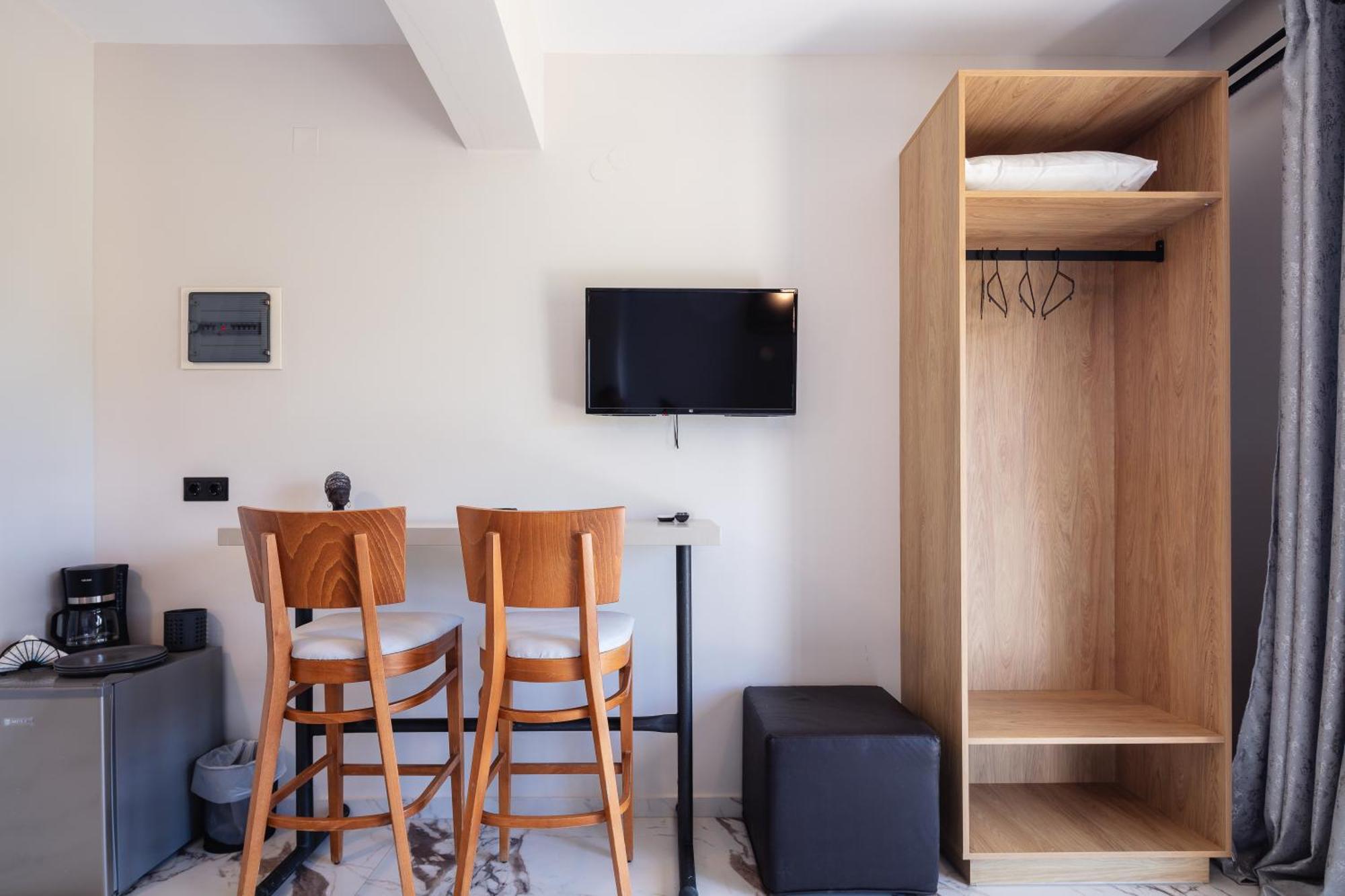 Hotel Iosifina, 80 Metres From Episkopi Beach! Dhramia Bilik gambar