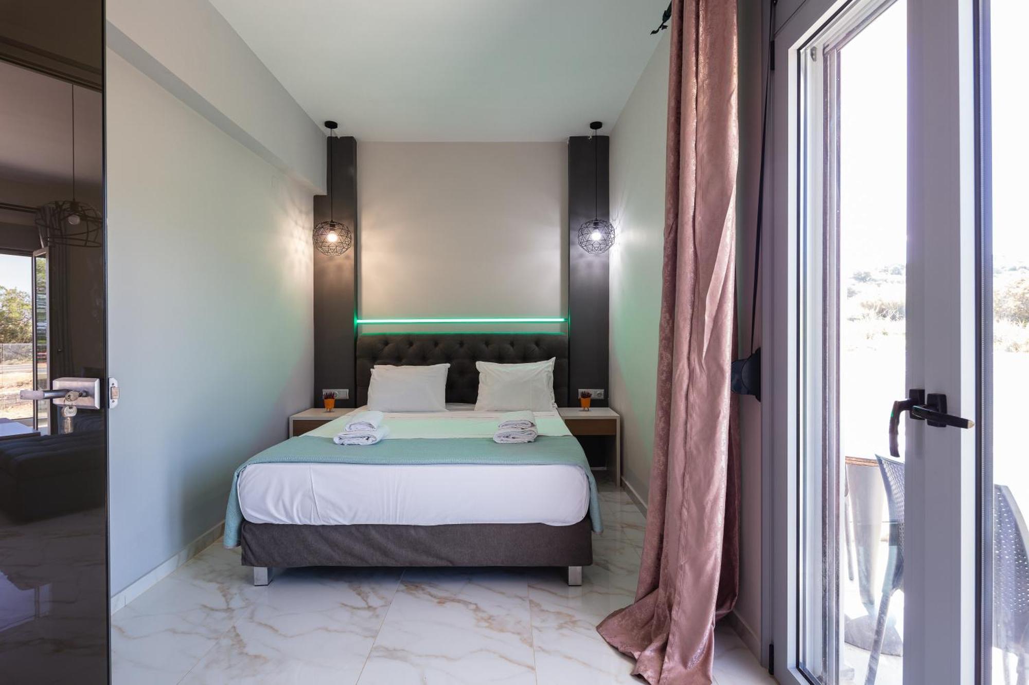Hotel Iosifina, 80 Metres From Episkopi Beach! Dhramia Bilik gambar