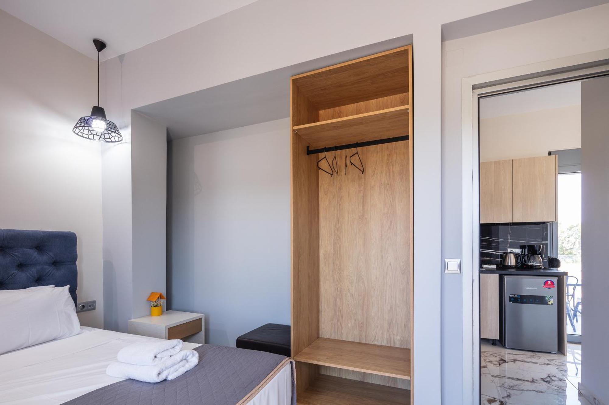 Hotel Iosifina, 80 Metres From Episkopi Beach! Dhramia Bilik gambar