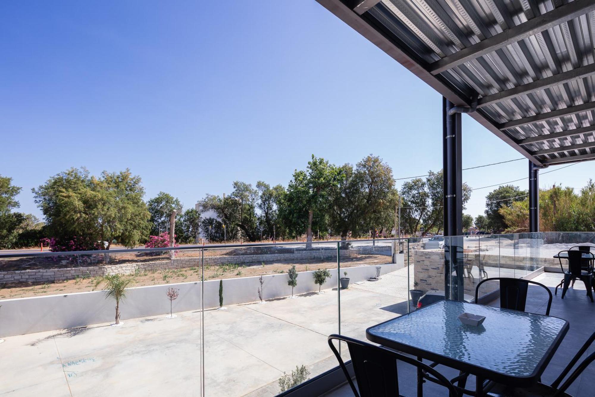 Hotel Iosifina, 80 Metres From Episkopi Beach! Dhramia Bilik gambar