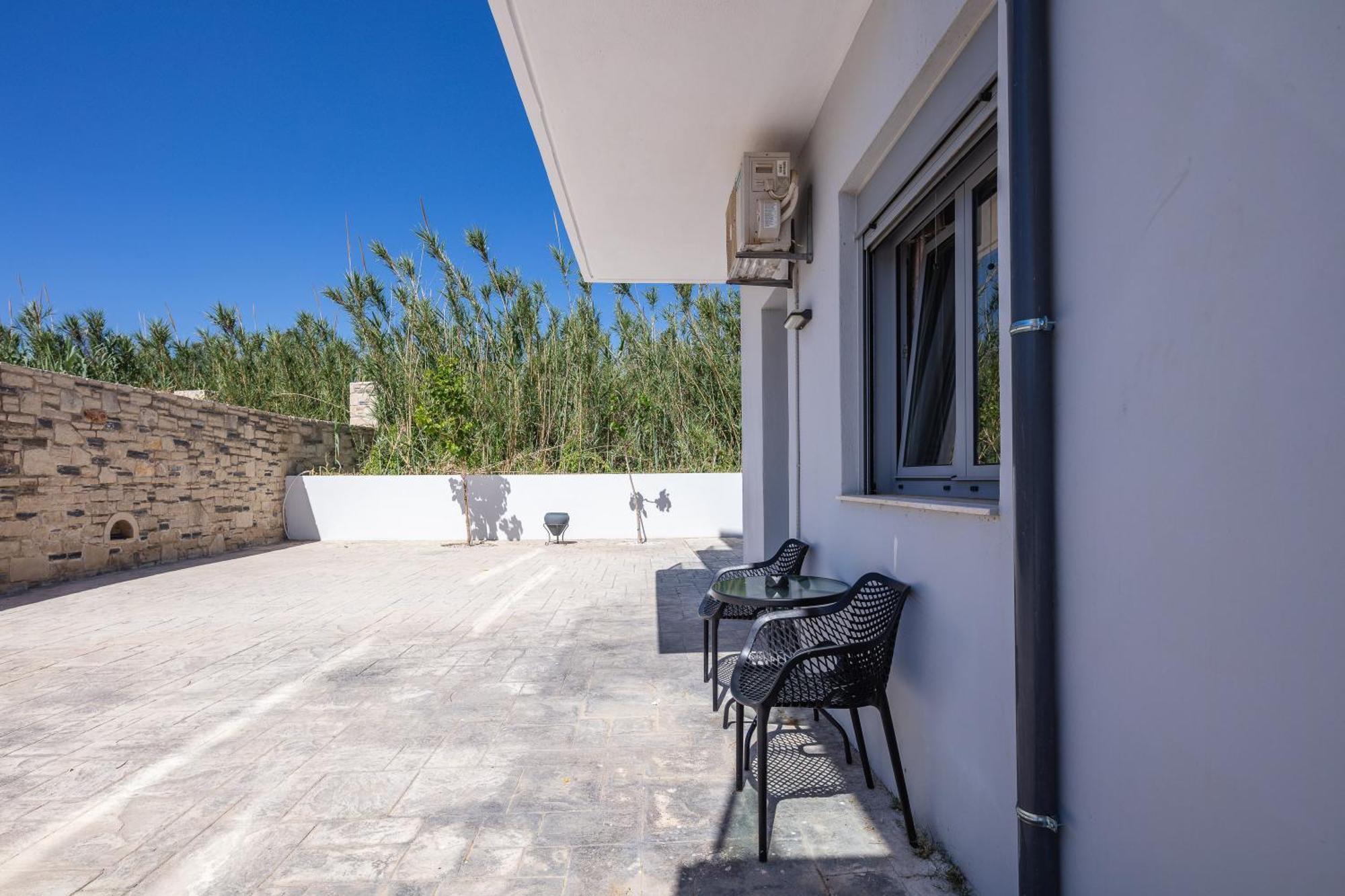 Hotel Iosifina, 80 Metres From Episkopi Beach! Dhramia Bilik gambar